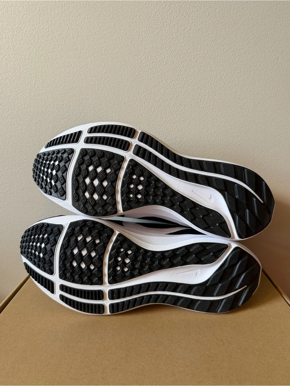 Nike Air Zoom Pegasus 40 Wide Black White DV7480-001 Men’s Size 9 Wide
